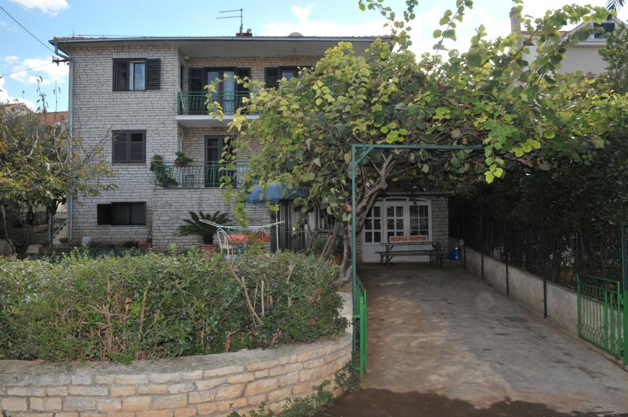 Apartments Valerija Supetar Exterior foto