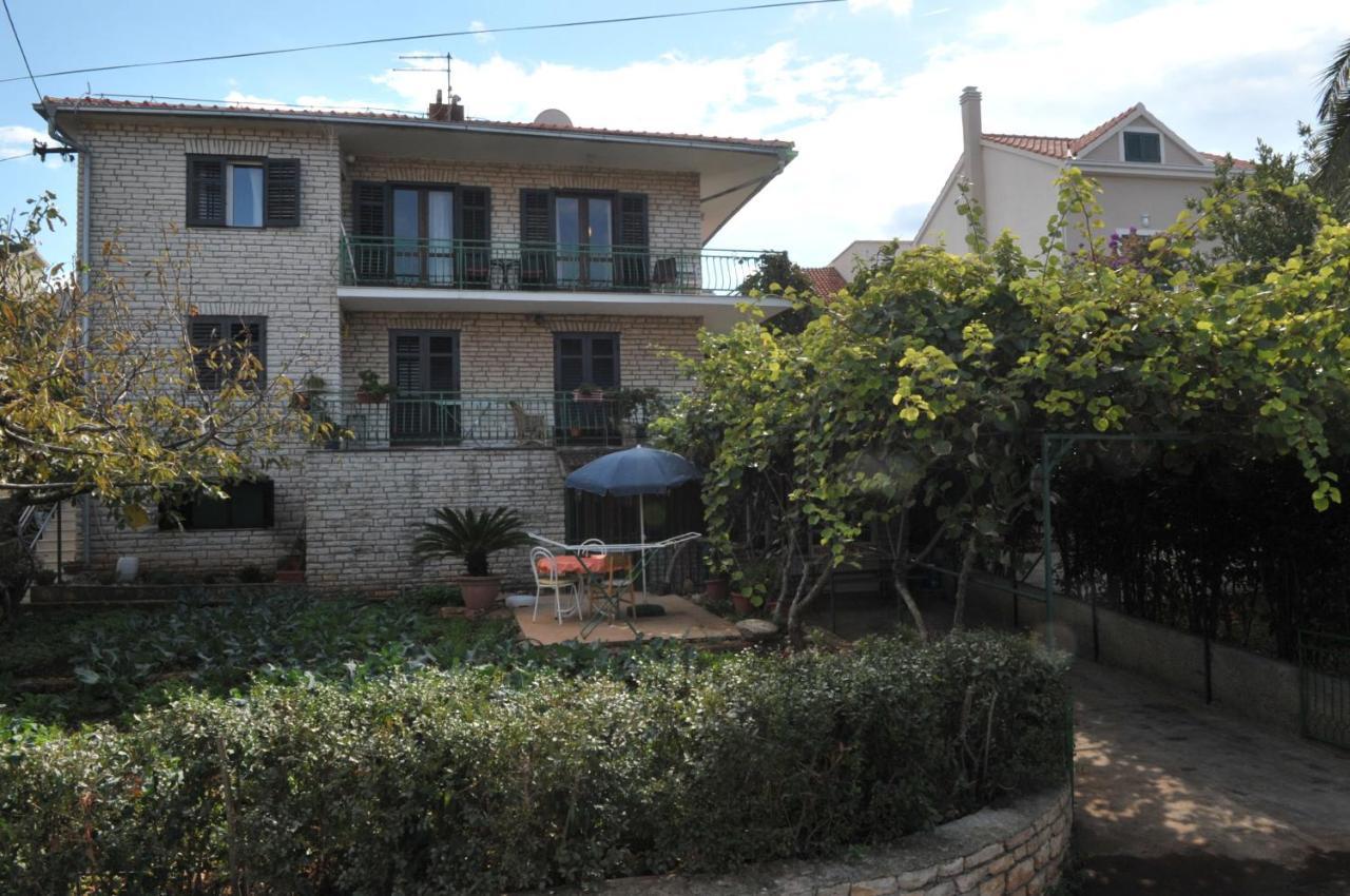 Apartments Valerija Supetar Exterior foto