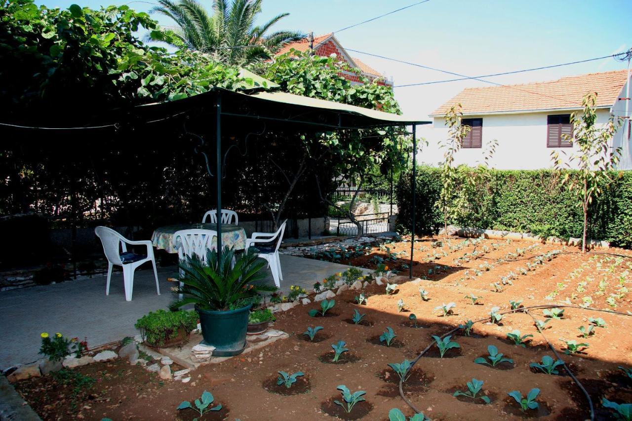 Apartments Valerija Supetar Exterior foto